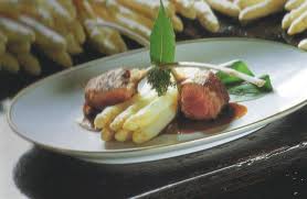 Lamskoteletjes met asperges